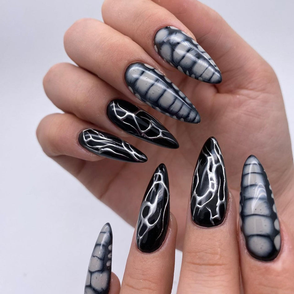 Crocodile Pattern Wearable Nails – Luxury Design